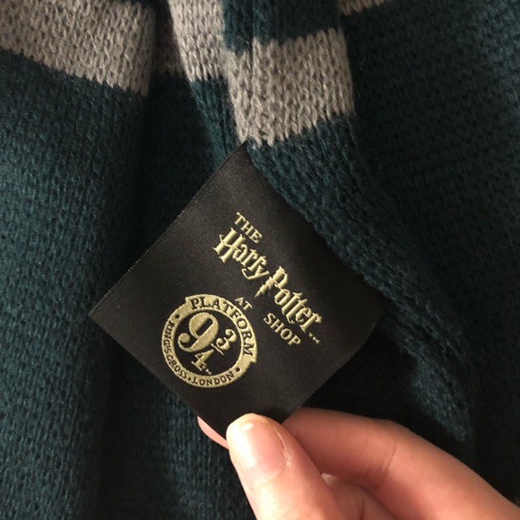 Harry Potter Slytherin Knitted Crest Scarf - Picture 2 of 2